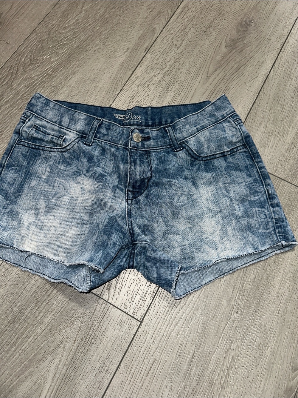 Old navy the Diva Blue Floral Fade Jean Shorts size 4